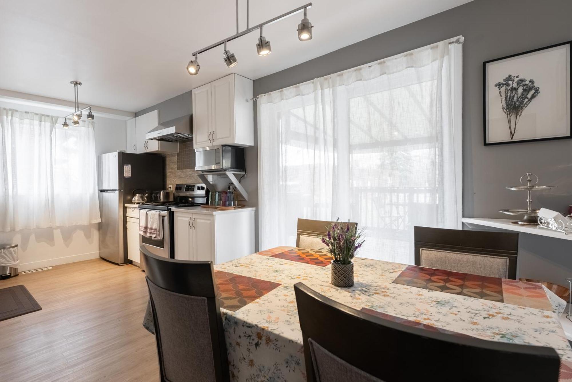 Comfortable Spacious House With Parking Brossard Exterior foto