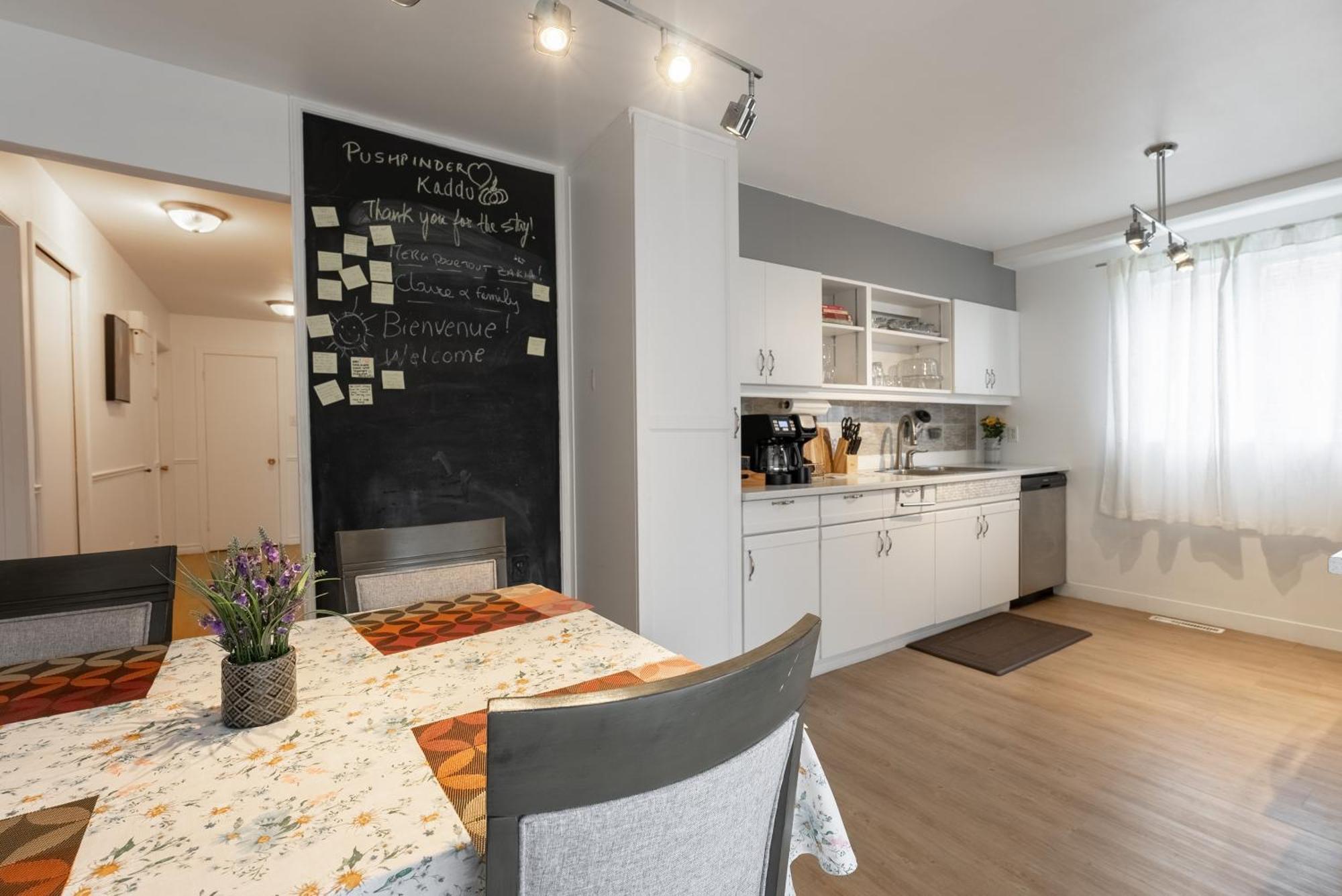 Comfortable Spacious House With Parking Brossard Exterior foto